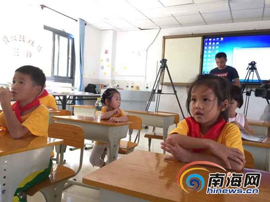 三沙永兴学校的孩子正在上课。南海网记者 高鹏 摄