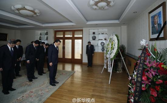 李克强总理吊唁乌兹别克斯坦总统卡里莫夫逝世
