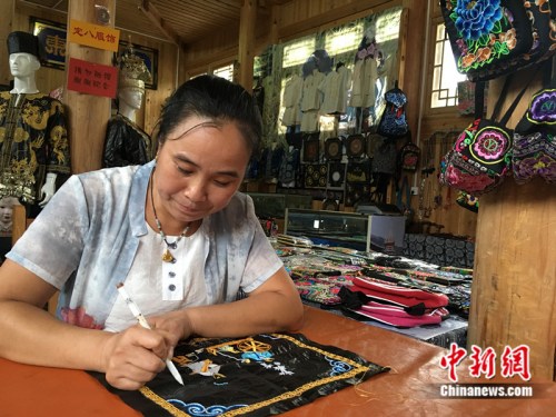 侗族民族刺绣手艺