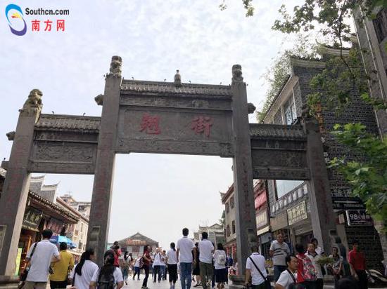 长征历史文化街区——红色翘街,又称东门街(南方网孙德威摄)