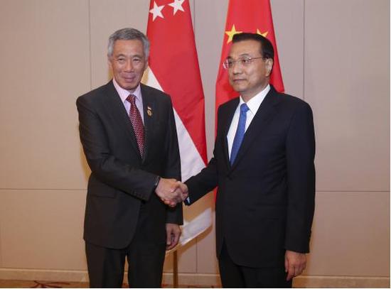 当地时间9月6日，克强总理在老挝万象下榻饭店会见新加坡总理李显龙。