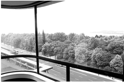 西湖边一套公寓标价1.1亿元 折合每平方米24万元