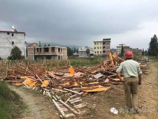 9月13日，曹再发的的房子被拆迁后，留下一片废墟。 新京报记者刘子珩 摄