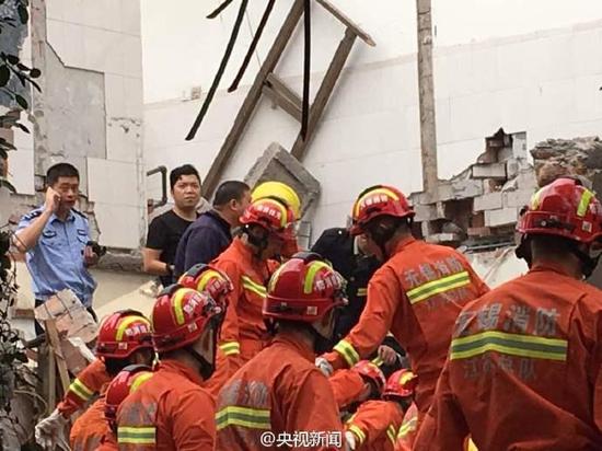 江苏无锡一栋民房爆炸坍塌 已致5死5伤(图)