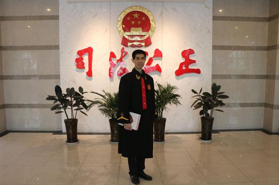 因为我对这职业爱得深沉 记威远县人民法院行政庭庭长邹正龙