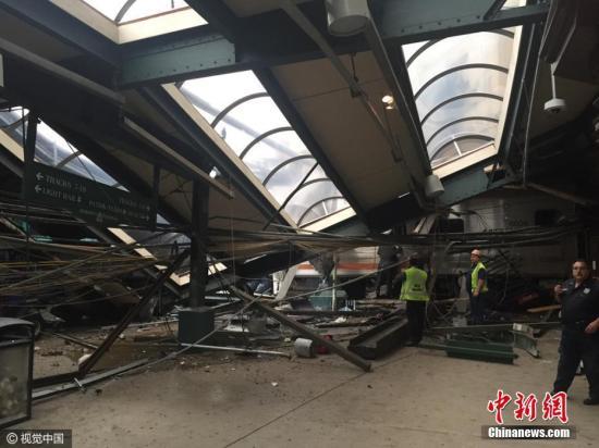 当地时间9月29日，美国新泽西州霍博肯，一列火车撞上站台，或造成大量人员伤亡。图片来源：CFP视觉中国