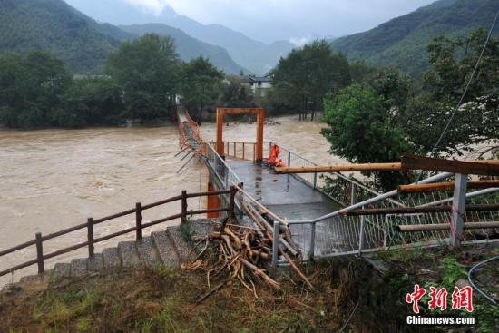     9月29日，重灾区福建德化县降雨仍在持续。张斌 摄  

