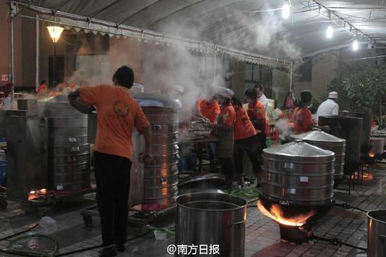 摆宴现场