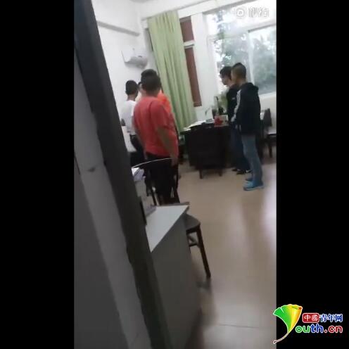 视频截图。