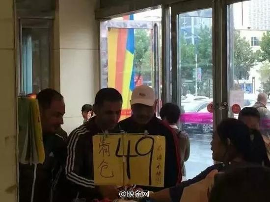 叙利亚球员在西安批发市场挑捡便宜货(图)|叙利