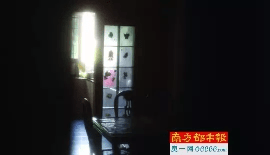 昨日(11日)，广州海珠区卫计局联合多个部门到一小区六楼进行执法，该房铁门紧闭，木门虚掩，无人应答。南都记者 摄