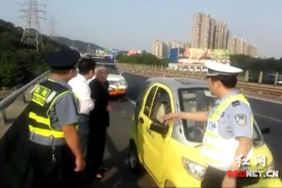 老人驾代步车误入高速迷路 应急道上逆行找出