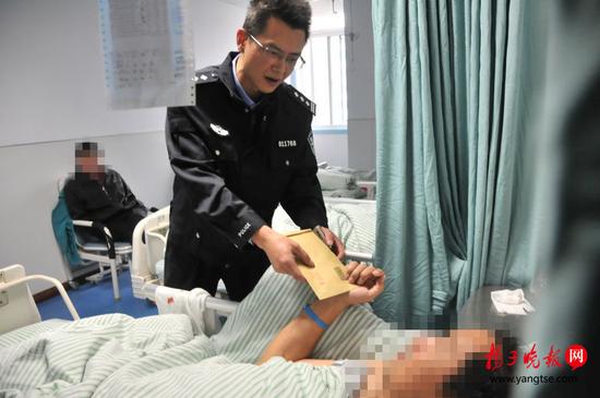交警送关怀