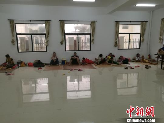 三沙市永兴居委会办公楼已临时改造成安置点。 宋起来 摄