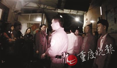 民警对双方劝说教育 警方供图