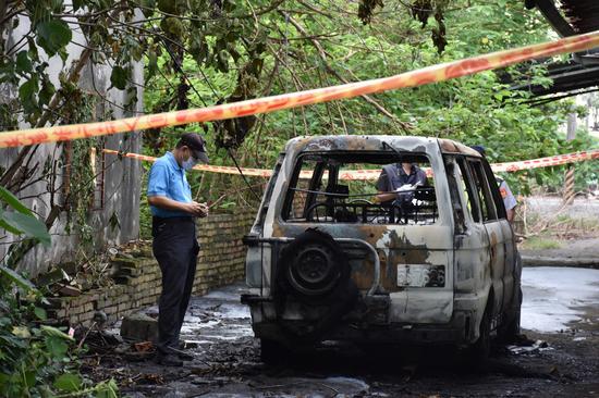 　台湾一游览车司机疑因生意不好烧炭身亡。（图片来源：台湾《联合报》）