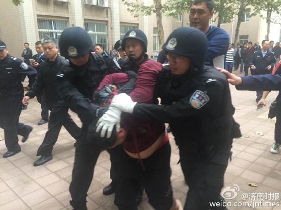 山東警方:濟南中學(xué)砍人案兇手故意制造事端