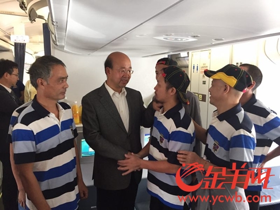 获救船员抵达广州/来源:中国外交部领事司