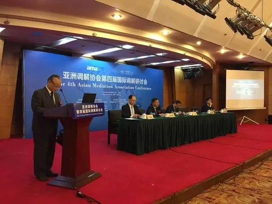 中國法學(xué)會黨組書記、常務(wù)副會長陳冀平