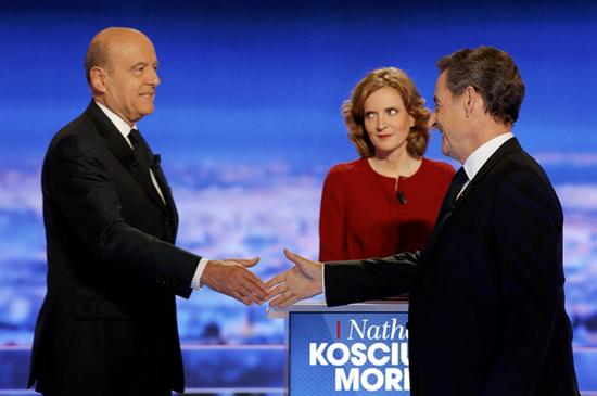 保守派第一次初选辩论，萨科齐和朱佩握手