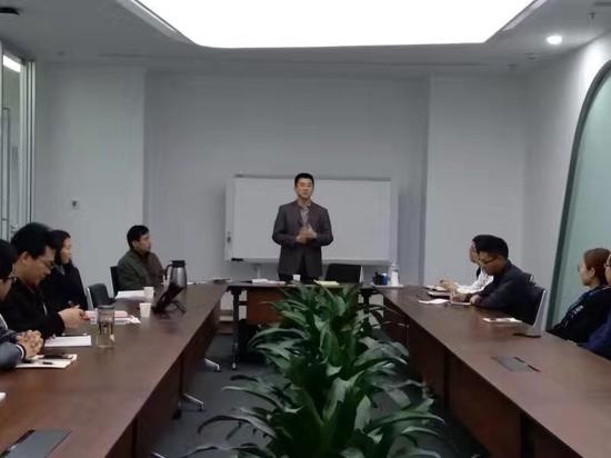 10月27日，张军律师在新浪总部大楼作专题讲座。