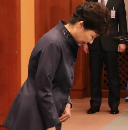 朴槿惠向韩国民众道歉。