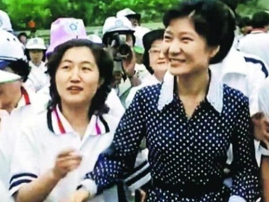 朴槿惠闺蜜干政又添新人物 曝崔顺实二姐掌实