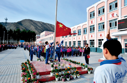 华能集团出资援建的新疆克州阿合奇县同心中学。