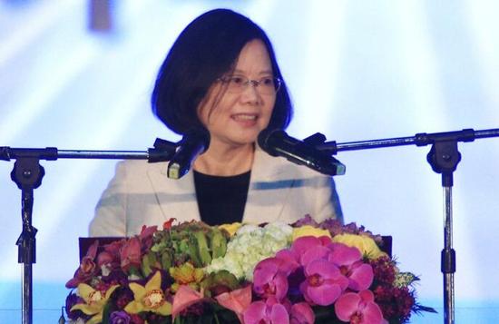 蔡英文向教师温情喊话教师呛:太晚了!(图片来源:台湾《联合报》)