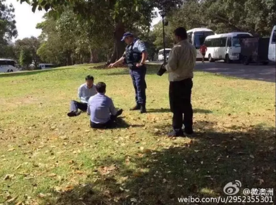 网传倆浙江人在澳洲随地大小便 被警察逮捕?