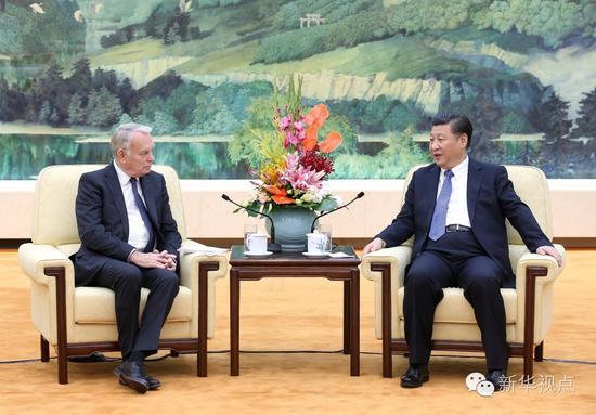 2016年10月31日，国家主席习近平在北京人民大会堂会见法国外长艾罗。新华社记者庞兴雷 摄