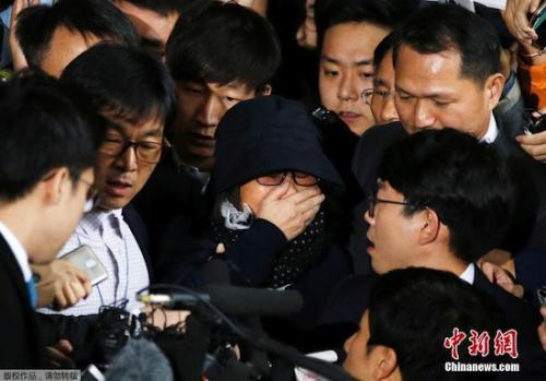 当地时间10月31日，崔顺实涉嫌“干政”被检察机关传唤。