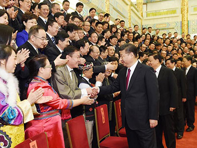 11月7日，党和国家领导人习近平、刘云山等在北京人民大会堂会见中华全国新闻工作者协会第九届理事会全体代表和中国新闻奖、长江韬奋奖获奖者代表。新华社记者 李学仁 摄