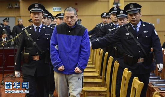 天津港爆炸案宣判现场11人鞠躬谢罪(图)