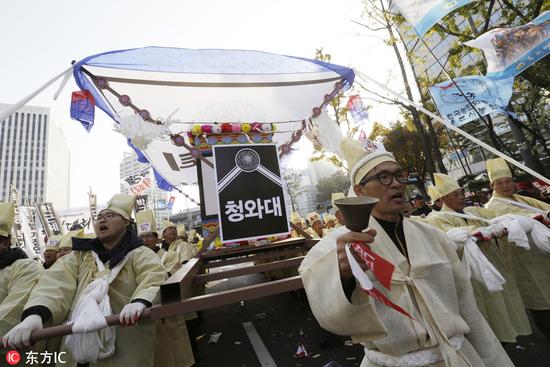 韩国首尔数十万市民大规模示威 要求朴槿惠下台