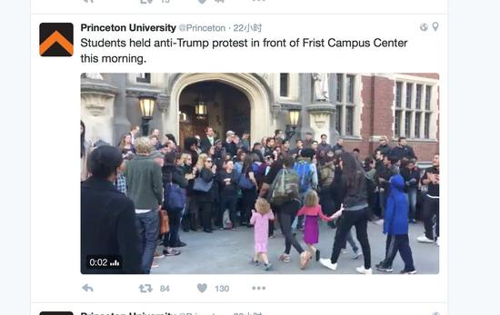 普林斯顿大学官推消息称，学生举行反特朗普集会。