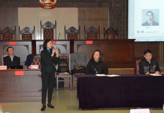 培训师与学员现场互动