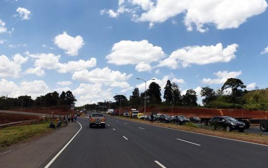 资料图片：中企承建内罗毕南环城路项目竣工。这是11月1日拍摄的肯尼亚首都内罗毕南环城公路。 新华社记者李百顺摄