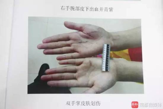 �������