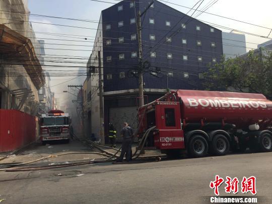 巴西一华人商场火灾 350多家店铺仓库被焚