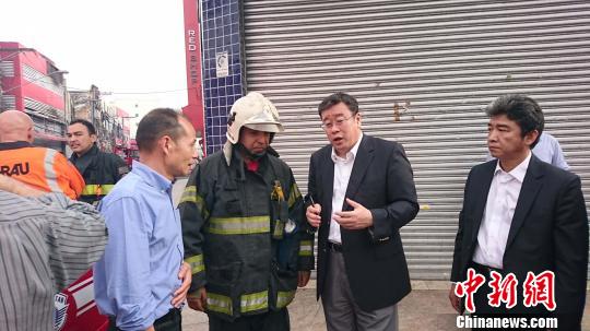 巴西一华人商场火灾 350多家店铺仓库被焚