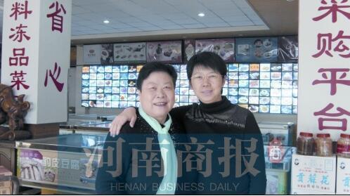 图左为杨正芳,图右为杨正芳的二弟媳