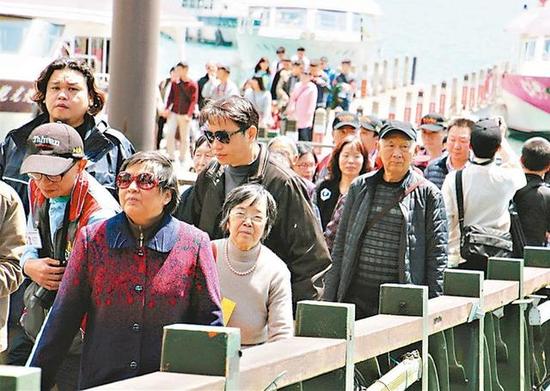 大陆游客赴台荣景不再。（图片来源：台湾《经济日报》）