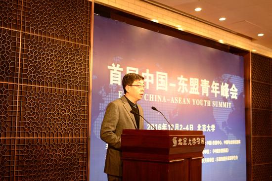 北京大学海洋研究院全球互联互通中心主任翟崑教授在峰会上致词。