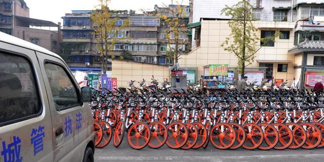 共享单车乱停放，给城市添乱