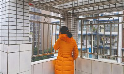 昨日，周妍在朋友家给男友通话