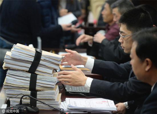 因案情复杂，检方曾两次退侦，三次延期审理，最终以被告人涉嫌故意杀人罪提起公诉。CFP/视觉中国