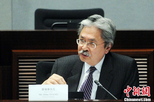 香港财政司司长曾俊华12月12日向梁振英请辞，并已在湾仔租用办公室，作为他竞选行政长官的办事处