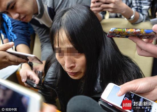 遇害者姐姐接受媒体采访。CFP/视觉中国