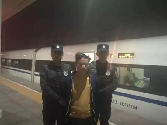 昨晚9点半，犯罪嫌疑人吴某已被押回浦江。